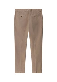 Beżowe spodnie slim fit, z dwiema tylnymi kieszeniami z guzikami i prostym przodem. Gładki materiał i dobrze dopasowany wygląd.