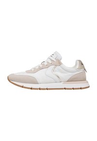 Sneakers featuring a white smooth leather upper with beige suede accents, reflective details, and a textured rubber sole. Classic lace-up design.