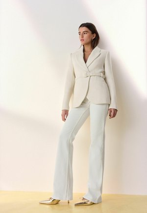 Next, REGULAR FIT - TABITHA SIMMONS X BOOTCUT JEANS . - Džínsy bootcut - white