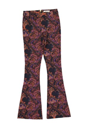 Pantalon pattes d'éléphant noir avec un motif paisley orange et violet sur l'ensemble et une fermeture éclair visible à l'arrière de la ceinture.