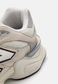 Thumbnail Image 6