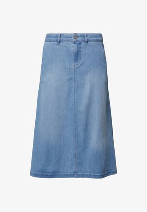 Jasnoniebieska spódnica dżinsowa w kształcie litery A, o długości midi, z detalami w postaci szwu z przodu i z zapięciem na guzik w talii. Brak widocznych kieszeni.