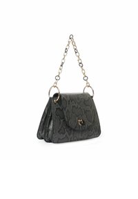 Borsa a tracolla nera in finta pelle di serpente con chiusura a pattina, hardware dorato e una tracolla a catena con dettagli circolari. Superficie testurizzata con una finitura decorata.