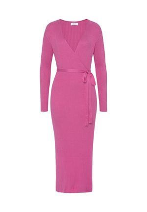 Rosa, knielanges, langärmliges Wickelkleid aus geripptem Strick mit V-Ausschnitt und gebundenem Taillengürtel.