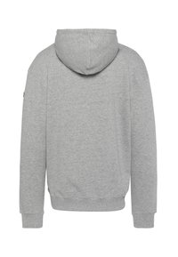 Szara bluza z kapturem wykonana z teksturowanej tkaniny, wyposażona w regulowany kaptur oraz ściągacze na mankietach i dole. Widok z tyłu nie pokazuje żadnych dodatkowych wzorów ani detali.