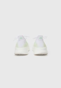 adidas Performance ULTRABOOST 5 - Løbesko til landevejen - white/semi green spark/grey one