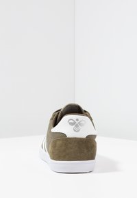 Hummel SLIMMER STADIL LOW - Sapatilhas - dark olive