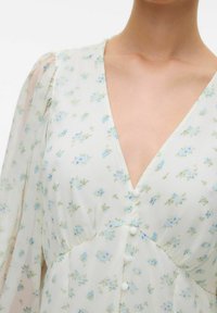 Vero Moda Robe de jour - bright white