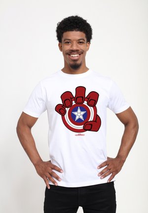CAPTAIN AMERICA BRAVE NEW WORLD HAND AND SHIELD - Print T-shirt - white
