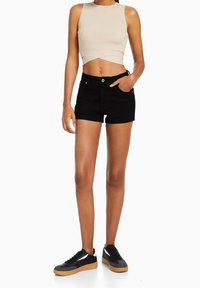 Bershka Farkkushortsit - black