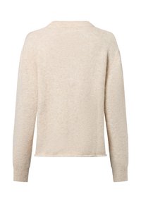 Maglione beige lavorato a maglia con una texture morbida, dotato di scollo rotondo, maniche lunghe e orlo leggermente corto.