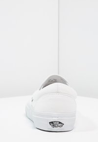Thumbnail Image 7