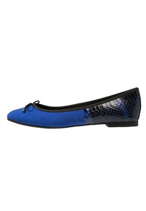 Blauer flacher Ballettschuh mit schwarzer Einfassung, Schleifendetail an der Spitze und glänzendem schwarzem Rückenteil mit Schlangenlederstruktur.