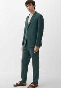 s.Oliver MIT FEINEM KAROMUSTER - Chino - tannengrün