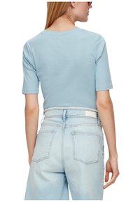 s.Oliver MIT FRONTPRINT - T-shirt print - hellblau