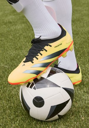 PREDATOR PRO MG - Fotbollsskor till hårt underlag - team solar yellow 2/core black/solar red