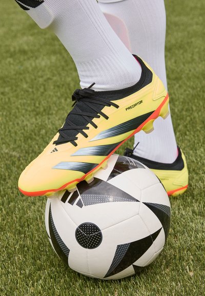 adidas Performance PREDATOR PRO MG