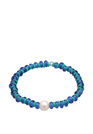 Bracelet extensible avec des perles alternées bleues et vertes et une grande perle blanche unique au centre.