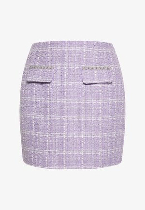 Kort lila tweed nederdel med et struktureret vævet mønster, der har to forlommer og dekorative sølvfarvede hardwaredetaljer.