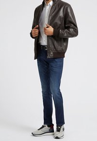 Guess Veste en cuir - brown
