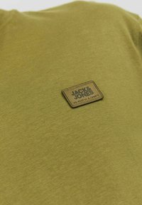 Jack & Jones CLASSIC TEE CREW NECK - Camiseta básica - olive branch