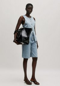 EDITED ADDISON - Jeans Shorts - hellblau