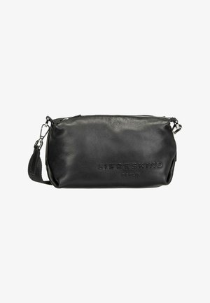 Schwarze Leder-Umhängetasche mit Reißverschluss, geprägt mit dem "Liebeskind Berlin" Logo und abnehmbarem Riemen mit Metallverschlüssen.