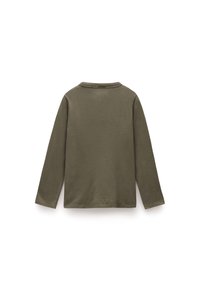 Langärmliges, olivgrünes T-Shirt aus weichem Stoff mit Rundhalsausschnitt und genähtem Saum. Sauberes, einfaches Design ohne sichtbares Branding.