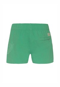 Pantaloni corti verdi con cintura elastica, tasca laterale e etichetta con logo. Texture liscia, design minimalista e lunghezza corta.