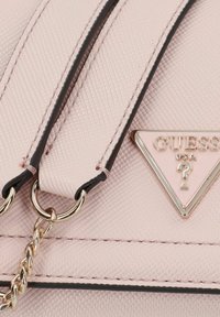 Guess NOELLE CONVERTIBLE - Borsa a tracolla - light rose