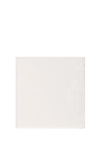 Witte rechthoekige tafelkleed met een gladde textuur. Randen zijn netjes afgewerkt, zonder zichtbare patronen of versieringen. Standaard maat.