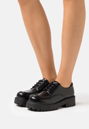 Lace-ups - black