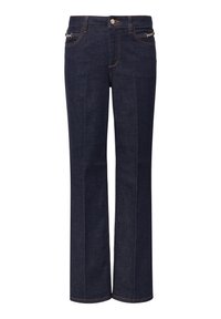 Ciemnoniebieskie dżinsy z denimu o rozszerzanych nogawkach, z kieszeniami ozdobionymi złotymi detalami i kontrastującym pomarańczowym przeszyciem.