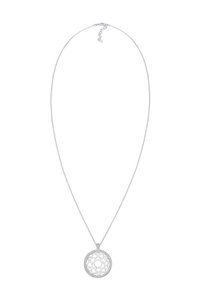 Zilveren halsketting met een ronde hanger met een ingewikkeld uitsnijdontwerp. De ketting is delicaat en bevat een veilige sluiting aan de achterkant.