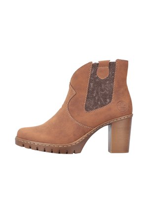 Braune Wildleder-Ankle-Boots mit einem strukturierten braunen elastischen Einsatz, geschwungener Form und blockiertem Absatz. Verfügt über Steppnähte und eine robuste Sohle.
