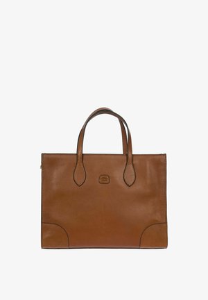 Sac tote en cuir marron avec deux anses supérieures, forme rectangulaire, texture lisse et détails de couture subtils. Présente un logo sur le devant.