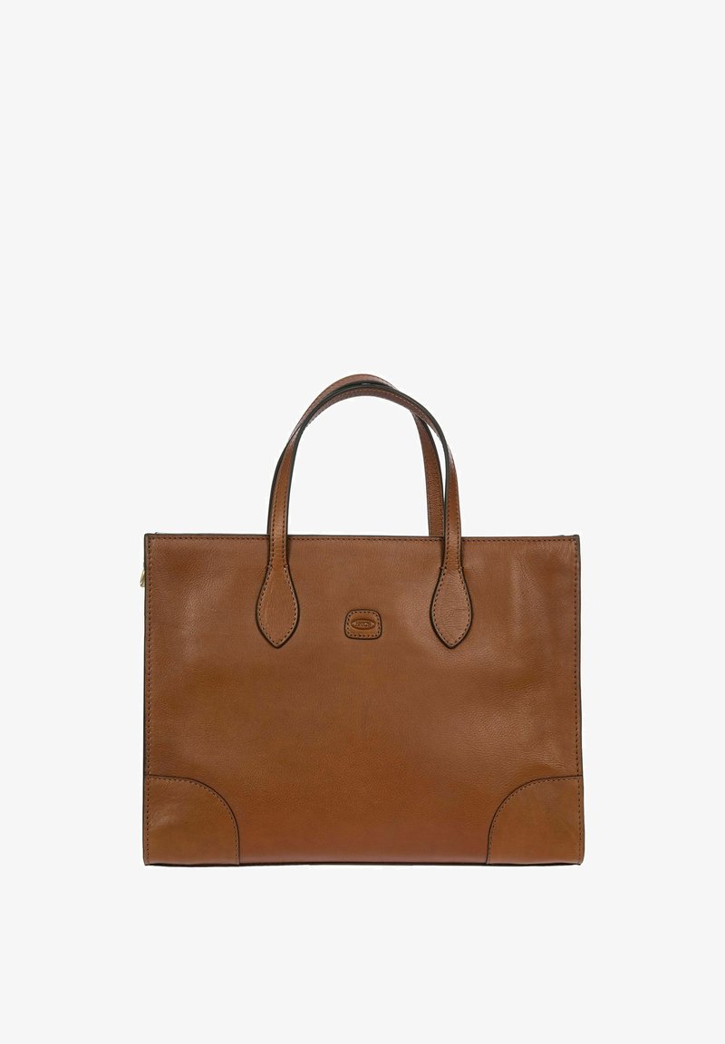 Sac tote en cuir marron avec deux anses supérieures, forme rectangulaire, texture lisse et détails de couture subtils. Présente un logo sur le devant.