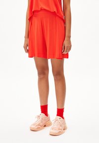 ARMEDANGELS AAREZU - Shorts - poppy red