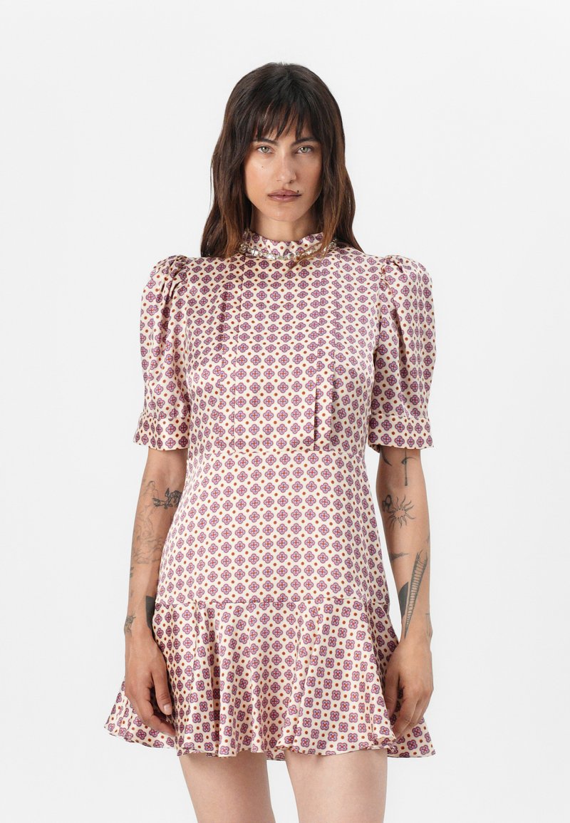 sandro Jurk donkerroze sandro Jurk donkerroze