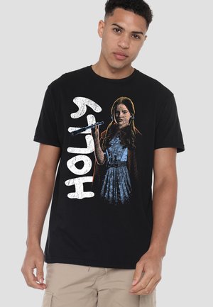 Schwarzes Baumwoll-T-Shirt mit einer Grafik eines Mädchens mit Zöpfen, das einen Stock hält, daneben in fetten weißen Buchstaben das Wort "HOLT".