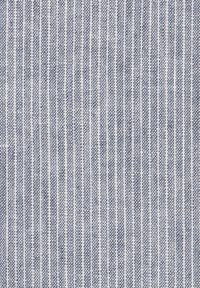Baumwollstoff mit einem schmalen vertikalen Streifenmuster in Dunkelblau und Weiß, mit einer glatten Textur und gleichmäßigem Gewebe.