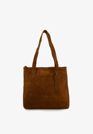 Bruine suède totebag met twee handvatten en een merklabel met de tekst "Venezia" hangend aan één handvat.