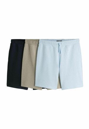 Trzy pary męskich casualowych szortów w kolorach granatowym, beżowym i jasno niebieskim, każdy z elastycznym pasem i sznurkiem do regulacji.