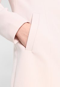 Object Manteau court - light pink