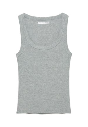Sivý rebrovaný tielkový top bez rukávov s výstrihom do hlboka, zobrazený na rovnej ploche, s viditeľnou značkou vo vnútri goliera.