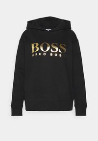 Sudadera con capucha negra con un gran logo metálico dorado "BOSS" centrado en el pecho, cuenta con capucha con cordón y puños y dobladillo acanalados.