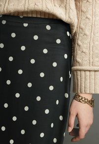Next PETITE FIT - Maxi sukně - polka dot