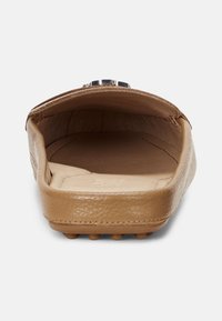 Lauren Ralph Lauren BARNSBURY PEBBLED LEATHER MULE - Iešļūcenes - camel