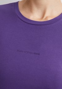 Marc O'Polo DENIM LOGO  - Langarmshirt - active purple