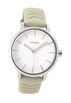 Montre OOZOO ronde avec un cadran blanc, des index et des aiguilles en or rose. Équipée d'un bracelet en cuir texturé vert clair. Boîtier en métal argenté.